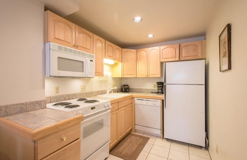 Copper Mountain Village Condo | Outdoor pool, free wifi, free parking at building, ski in-center village.