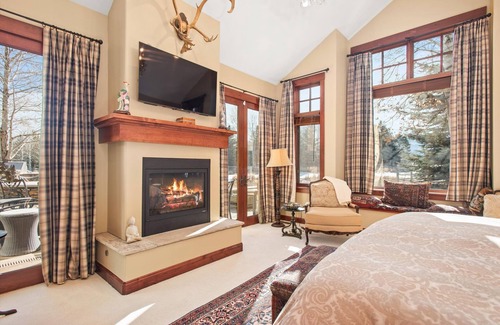 Carbondale House | Outstanding Mountain Golf Retreat