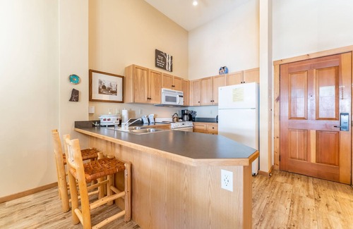 River Run Condo | Oversized Penthouse Overlooks Decrum Sq. & Short Walk to Gondola/Shops/Dining