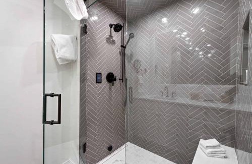 Beaver Creek Apartment | Oxford Court by East West Hospitality