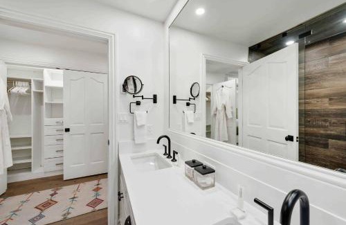Beaver Creek Apartment | Oxford Court by East West Hospitality