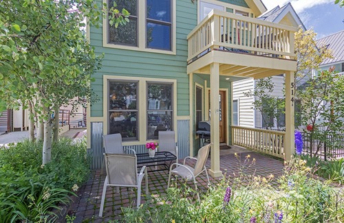 Telluride House | PACIFIC ST TOWNHOUSE II- Perfect Downtown Location, Views & Walk-to-Ski