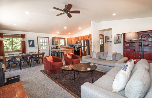Grand Lake House | Park Avenue - Nice four bedroom two bath home in the heart of Grand Lake!