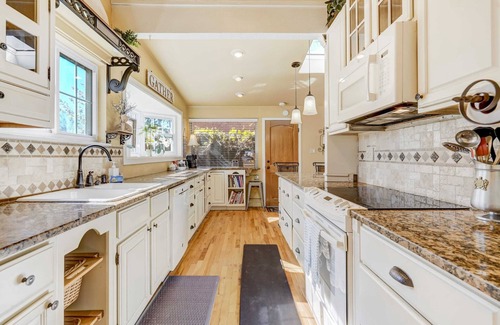 East Colorado Springs House | Peach House | Adventure Haven | Dog Friendly/BBQ