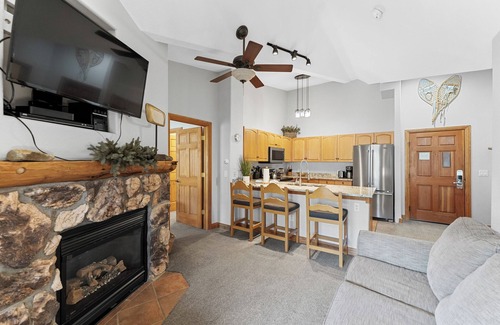 Mountain House Condo | Penthouse Condo w/Spacious Balcony for Beautiful Views, 5 mins to Base Area!