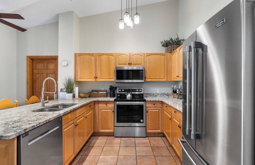 Mountain House Condo | Penthouse Condo w/Spacious Balcony for Beautiful Views, 5 mins to Base Area!