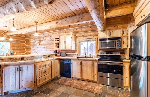 Valley of the Sun House | Perfect log cabin! Chic and cozy, 30 min. to Breck