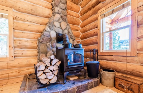 Valley of the Sun House | Perfect log cabin! Chic and cozy, 30 min. to Breck