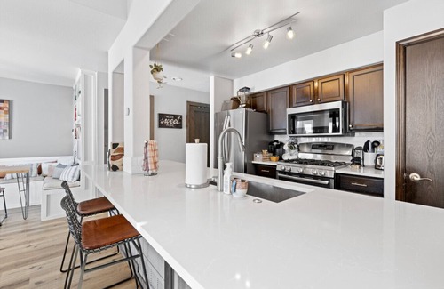 Edwards House | Perfectly Located 3 Bed 3.5 Bath Beautiful Townhome