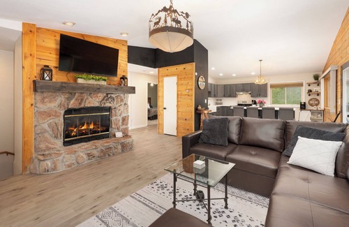 Grand Lake House | Pet Friendly, 4 Bedrooms + Game Room - Easy Walk to Lake Granby & Beacon Landing Marina