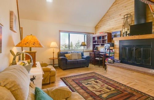 Summit Cove House | Pet Friendly Duplex with Lake and Mountain Views!