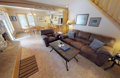 Frisco Condo | Pet Friendly on River! Pool, 2 Hot Tubs! Walk/Easy Drive to Shops, Dining
