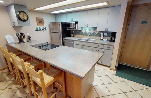 Frisco Condo | Pet Friendly on River! Pool, 2 Hot Tubs! Walk/Easy Drive to Shops, Dining