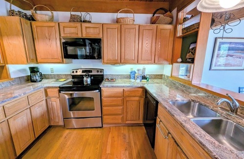 Keystone House | Pet Friendly, Pool House w/Hot Tub, Free Shuttle