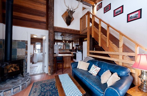 Durango House | Pet Friendly Rustic Cabin on the Animas River - 6 Min. to Downtown Durango