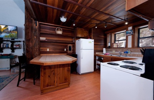 Durango House | Pet Friendly Rustic Cabin on the Animas River - 6 Min. to Downtown Durango