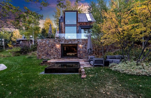 Red Mountain House | Pewter · ✧ Minimalist Modern Hideaway w/ Mountain Views ✧