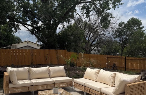 Cimarron Hills House | Pikes Peak view Retreat Sleeps 10 + Private Yard