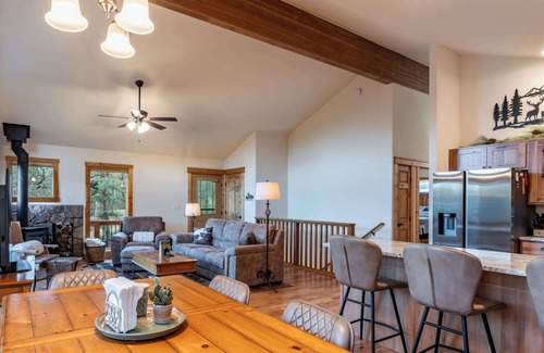 Pine House | ‼️Pine Paradise Cabin‼️ | Cozy, Serene, Wildlife
