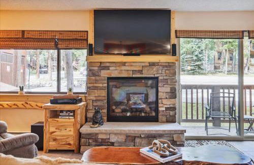 Four O'Clock Apartment | Pine Ridge 15A condo
