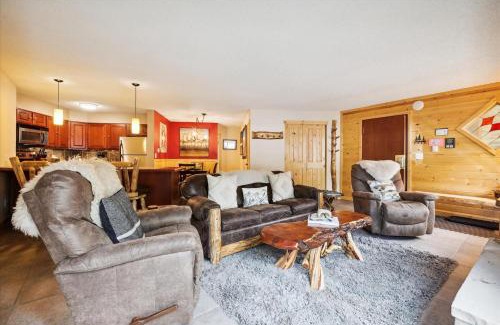 Four O'Clock Apartment | Pine Ridge 15A condo