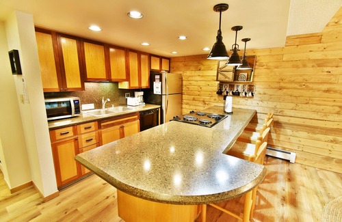 Frisco Condo | Pool, Hot Tubs, Deck on River. Walk/Easy Drive to Dining, Shops, Marina