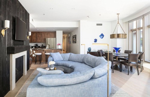 Avon Condo | Pop Art Villa Riverfront | Panorama Residence