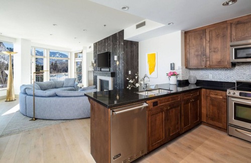 Avon Condo | Pop Art Villa Riverfront | Panorama Residence