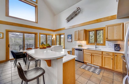 Breckenridge House | Powder Moose Villa-Stunning Mountain Views from this Private Home with Hot Tub!