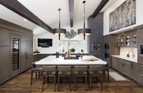 Vail House | Prime Vail Village stay: walk to lifts, dining, trails & shops from Avanti Chale