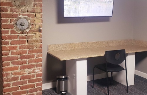 University Apartment | Private and Spacious 2 Bedroom w/ Full Kitchen near DU