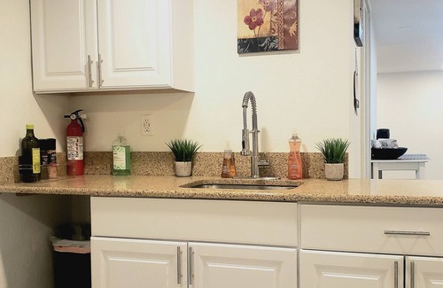 University Apartment | Private and Spacious 2 Bedroom w/ Full Kitchen near DU