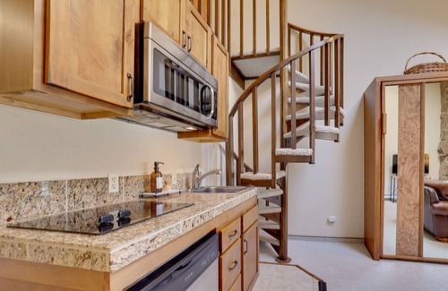 Granby Apartment | Private Balcony & Mtn Views: Granby Studio!