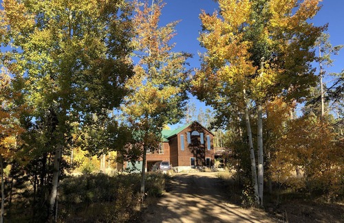 Fraser House | PRIVATE Family Home w Views & Hot Tub on 1+ Acre!
