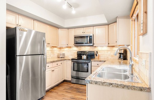 Warrior's Mark House | Private Hot Tub; Walk to Lifts or Town