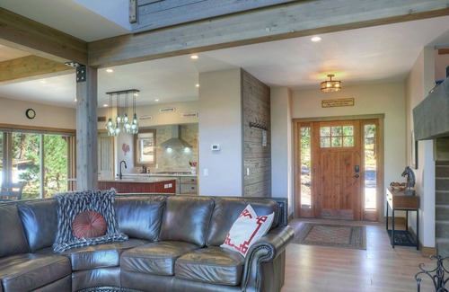 Columbine Lake House | Private Luxury Retreat | Mountain Views, Outdoor Fireplace | Near Purgatory