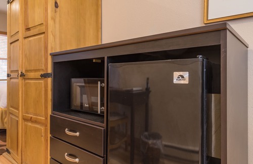 Mountain Village Condo | Private Pet-Friendly 3-Bedroom Mountain Village Escape With Pool, Hot Tubs