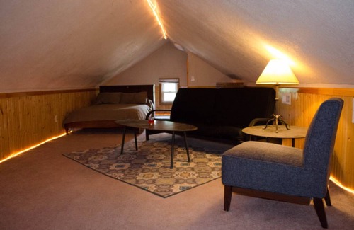 Lincoln Park Resort | Private room ∙ 6 guests