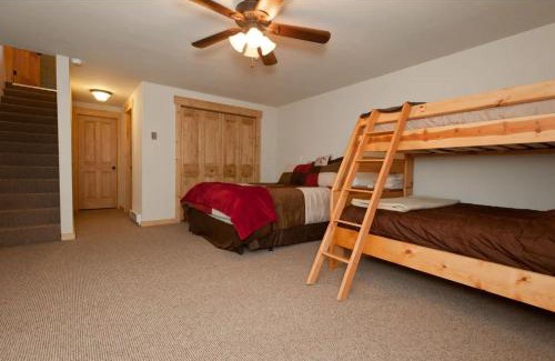 Warrior's Mark House | Private Room in Cozy Townhouse