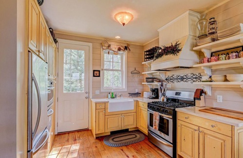 Warm Springs Cabin | Private Secluded Cabin Unbelievable Views