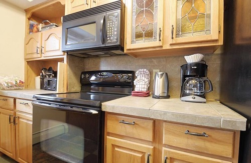 Fraser House | Private vacation home 5 bedroom, pet friendly & clubhouse amenities