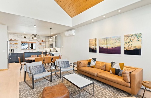 Steamboat Springs House | Professionally Decorated Townhome w/2 Fireplaces & Mtn Views - Walk to Gondola