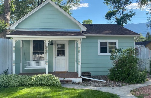 Colorado Springs Cottage | Quaint cottage close to downtown & Old Colo City!