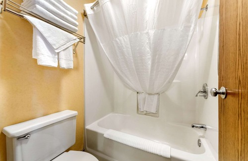Pueblo Hotel | Quality Inn