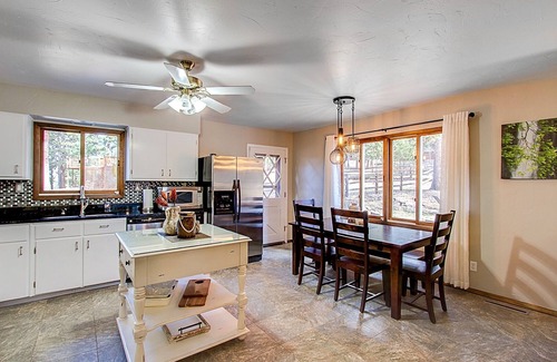 Woodland Park House | Quiet mountain homes for family gatherings