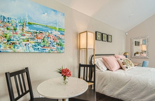 Berkeley House | Quiet, quant carriage house! Dog Friendly
