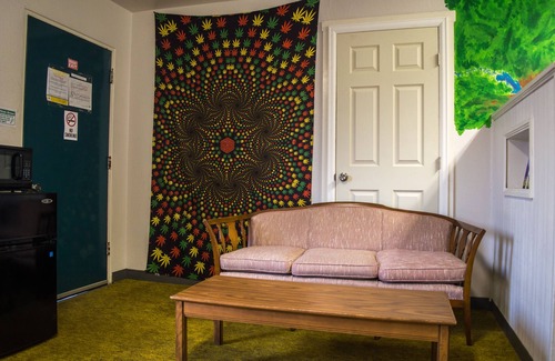 Central Colorado Springs Hostel | RAD Hostel
