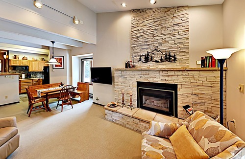 Steamboat Springs House | Remodeled, 3-Story Townhome with Private Sauna & Gas Fireplace - Near Lifts