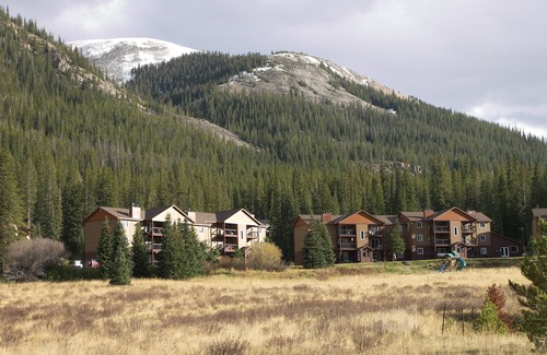 Blue River Condo | Remodeled Gem 3 bedrooms On the Free Shuttle Route with views in Blue River