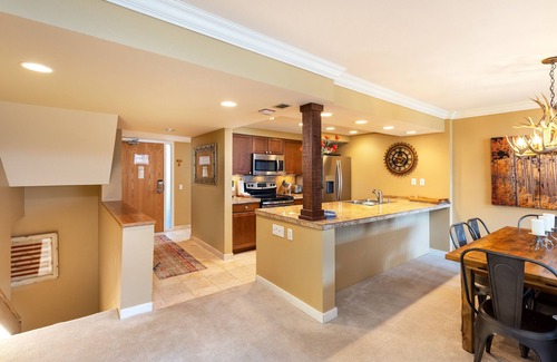 Keystone Condo | Remodeled Penthouse/On Shuttle Route to the Slopes/Shared Hot Tub